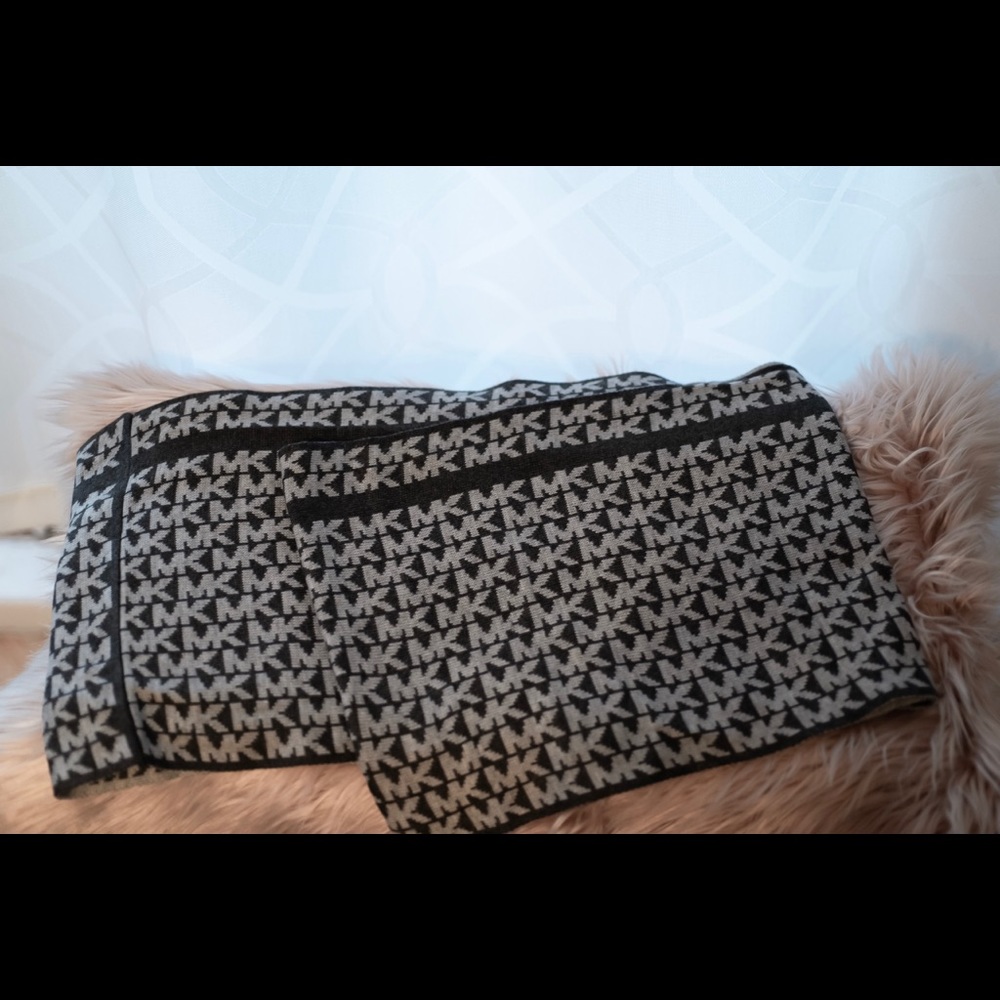 Michael Kors Signature Infinity Scarf